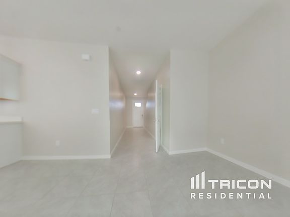 4th image of 1321 N Quinn