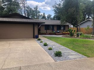 911 Oakmont Dr, Redding, CA 96003