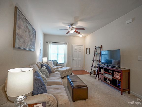 5th image of 14033 Singleleaf Ln