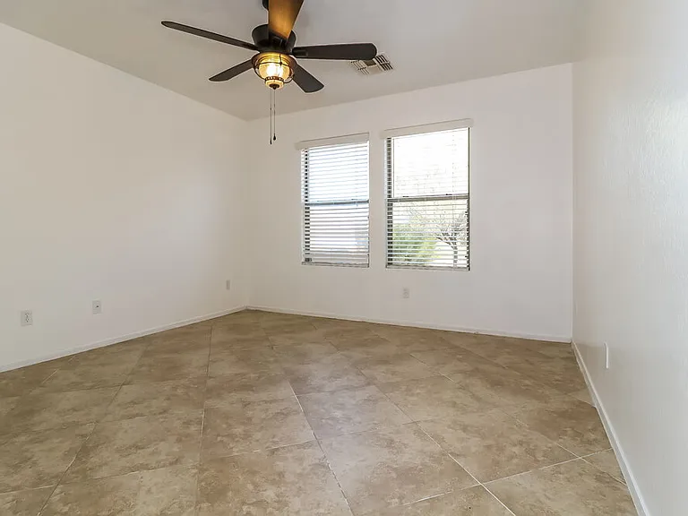 40084 W Catherine Dr — Photo 10