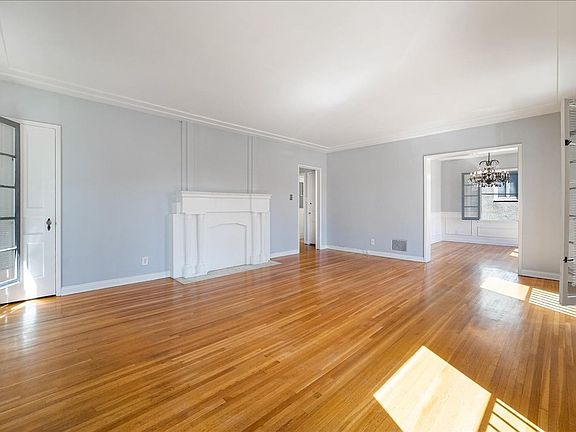 2nd image of 335 N Genesee Ave #337