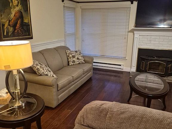 3rd image of 408 Belfast Ln