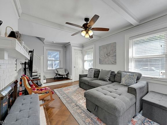 5th image of 62 Elliot Pl