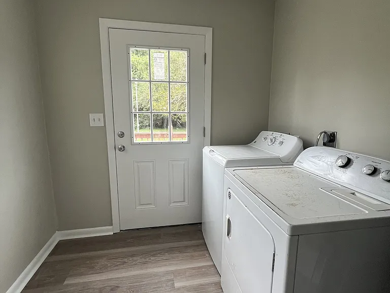 504 Robinson St — Photo 10