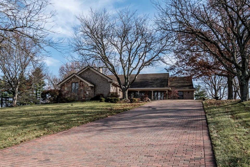 1st image of 15 Indian Mound Dr