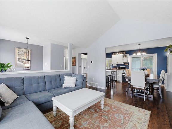 5th image of 4134 E 33rd Ave
