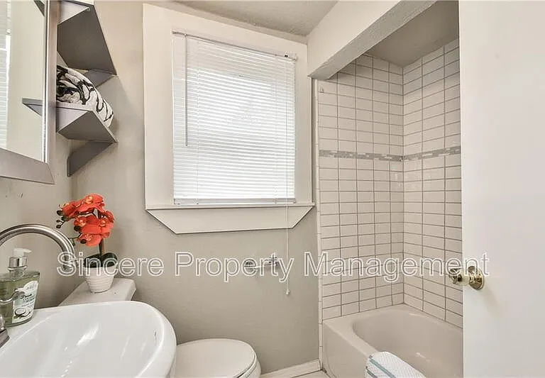 2217 NW 25th St — Photo 12
