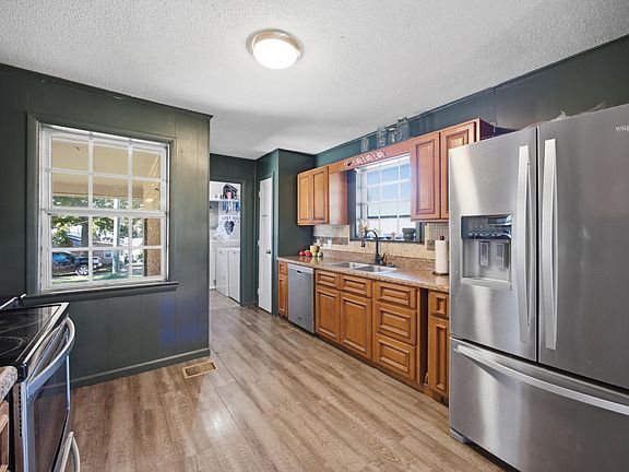 5th image of 1659 Keith Rd