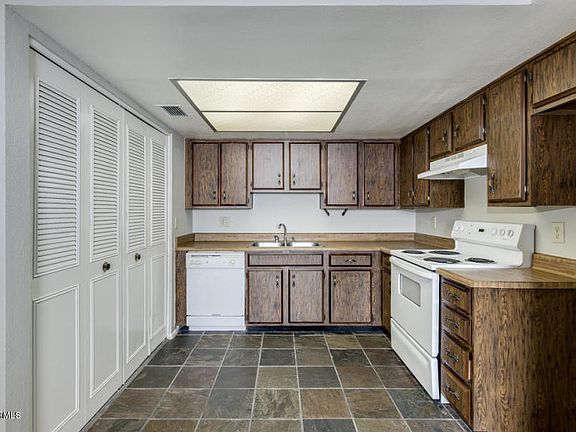 2nd image of 1342 W Emerald Ave Unit 225