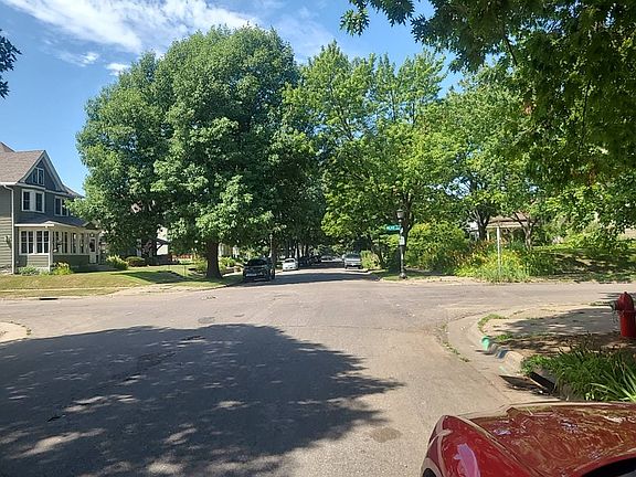 4th image of 2016 Dayton Ave