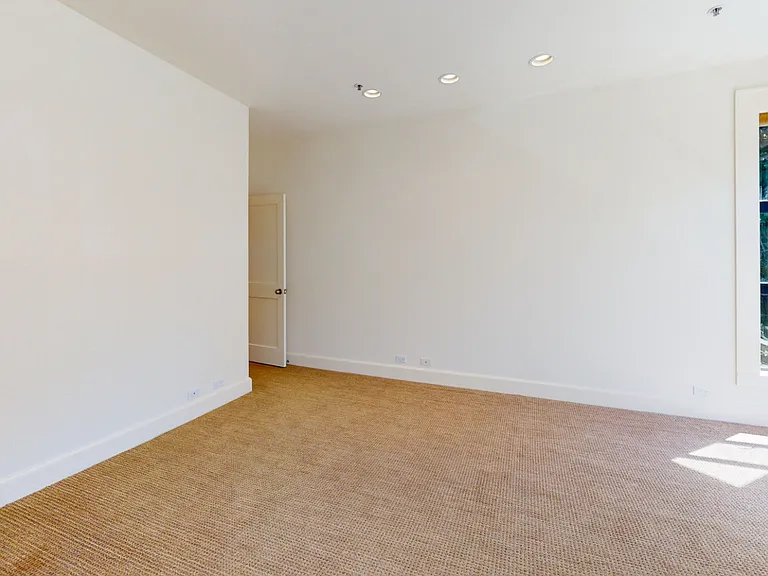 215 Upper Ter — Photo 32