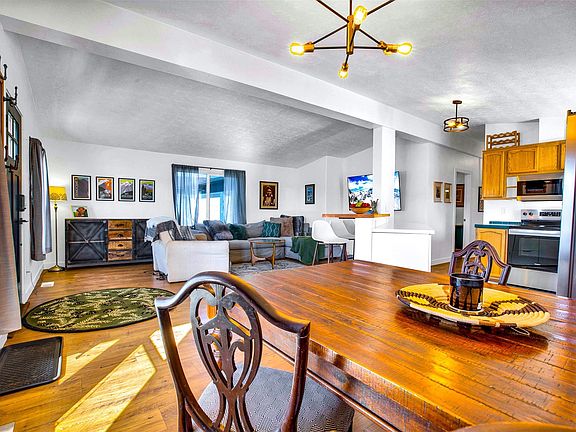 4th image of 884 Trout Creek Drive