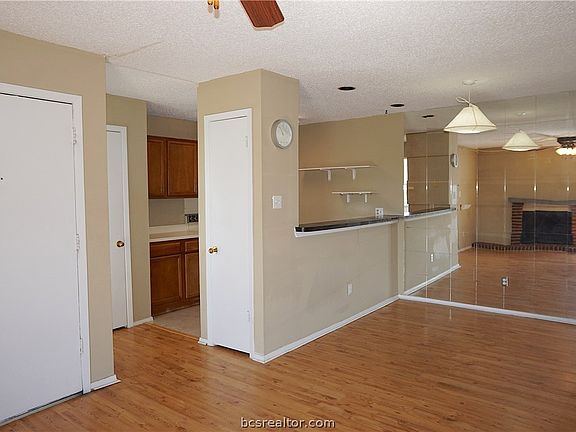3rd image of 1901 Holleman Dr W APT 308