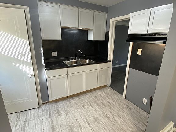 4th image of 18087 Greeley St