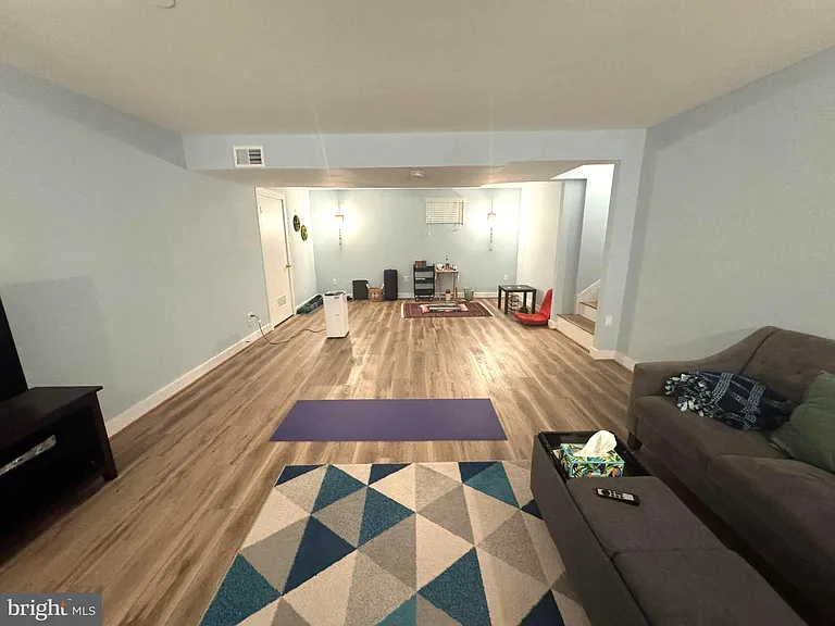 1100 Maple Ave E — Photo 14