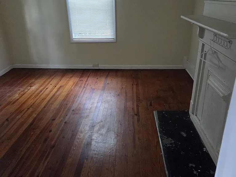 2501 Hubbard St — Photo 2