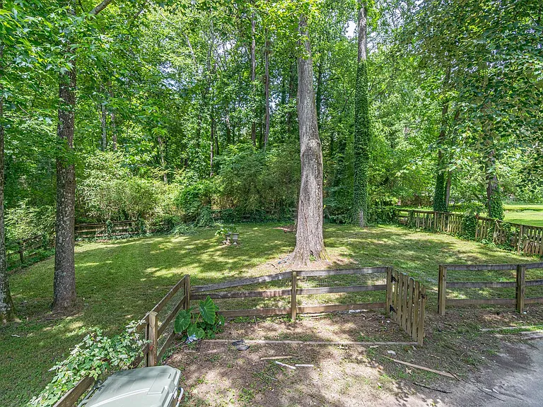 2402 Betsy Ct SW — Photo 38