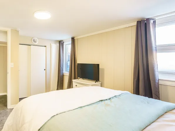 19 16th Ave N, Hopkins, MN 55343