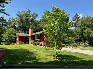 580 Riverview Dr, Ann Arbor, MI 48104