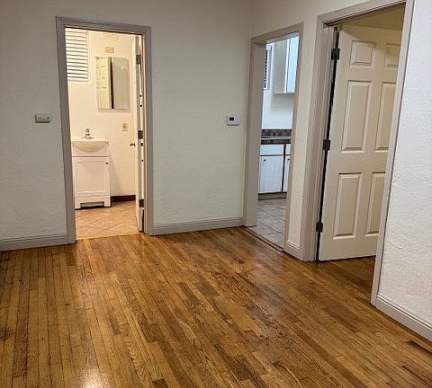 3rd image of 32 Campbell St #8