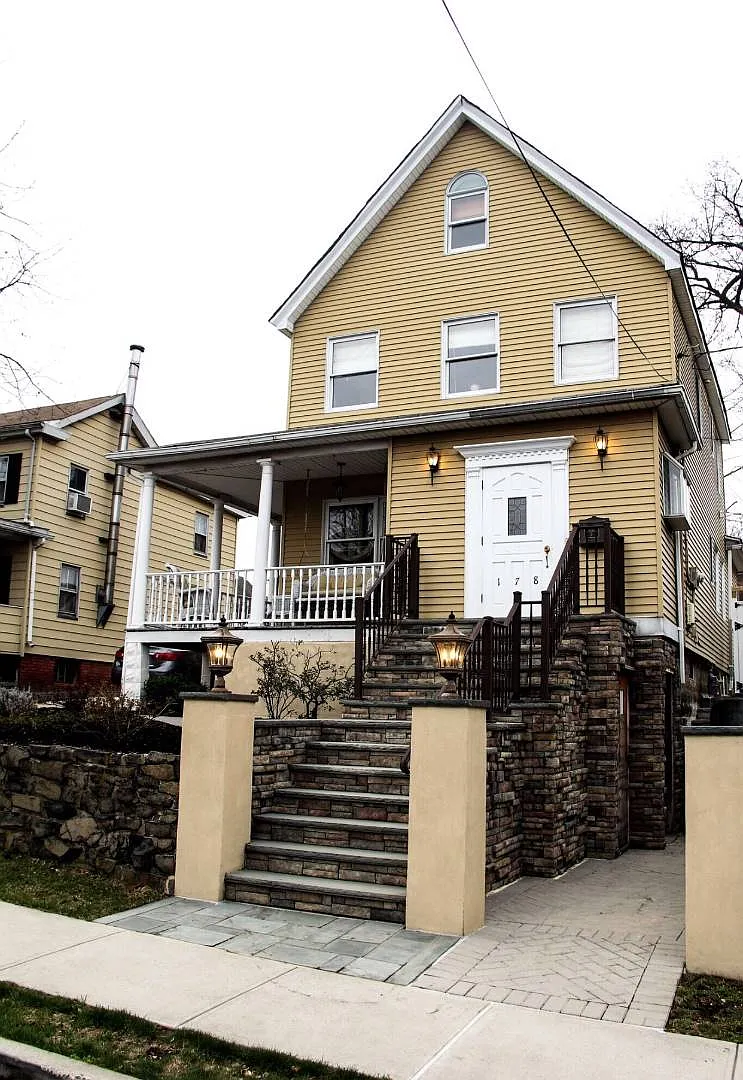 178 Lee Ave photo 1