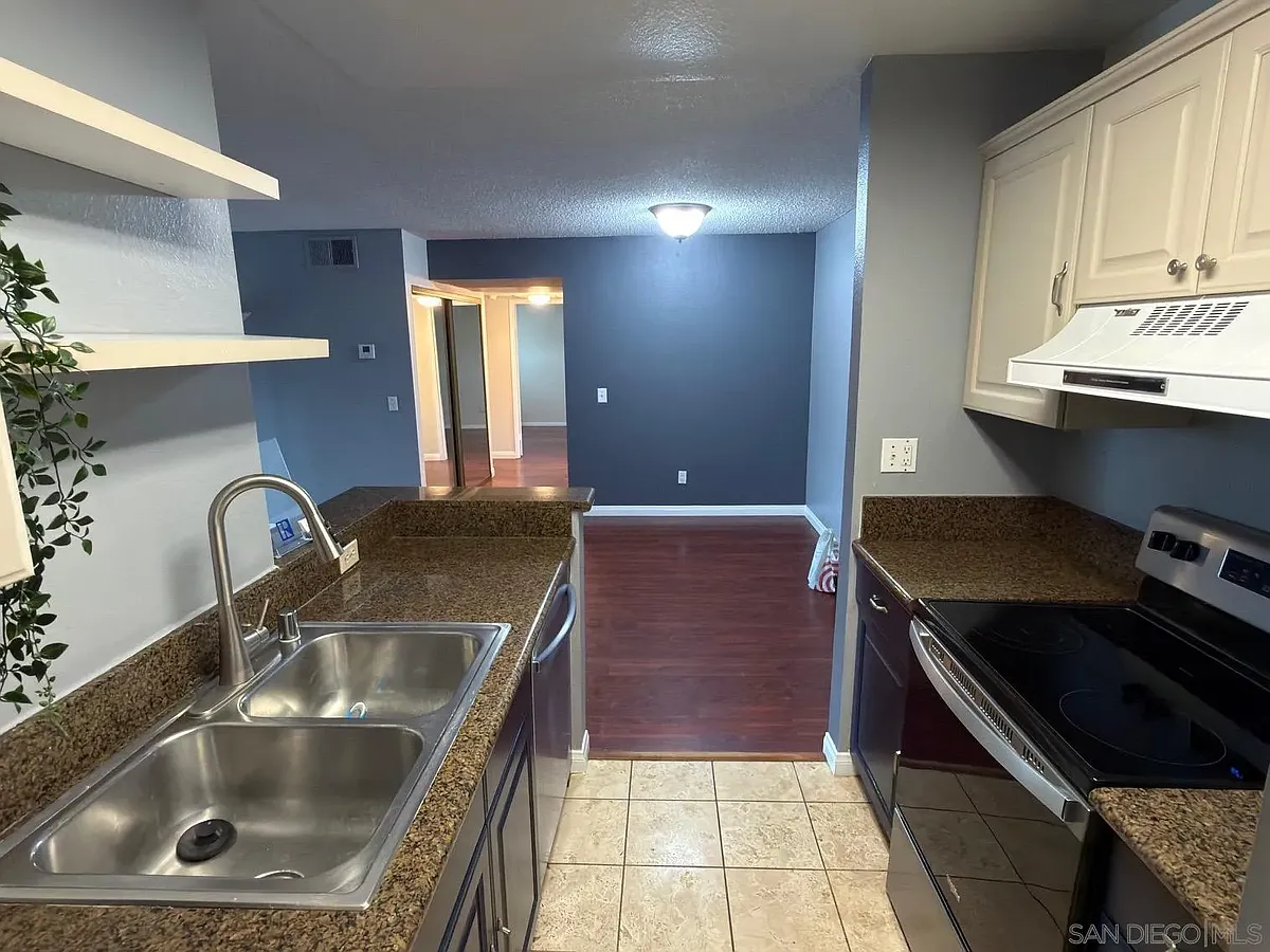 Kitchen - 6191 Rancho Mission Rd #213
