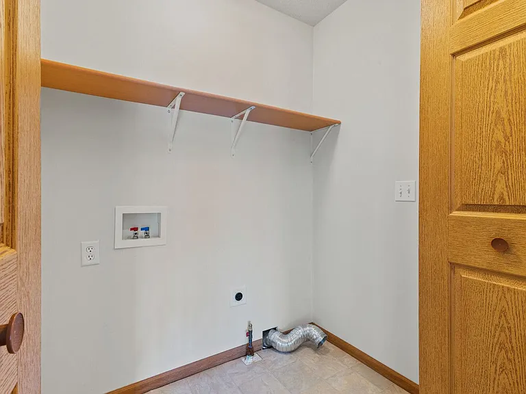 Woodland Creek Townhomes - Saginaw, MI — Photo 8