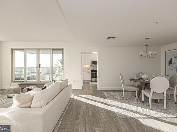 5th image of 717 S Columbus Blvd Unit 1102