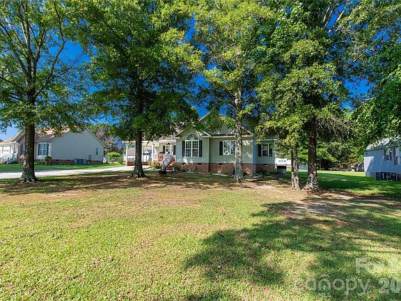 3rd image of 1918 McIlwain Rd
