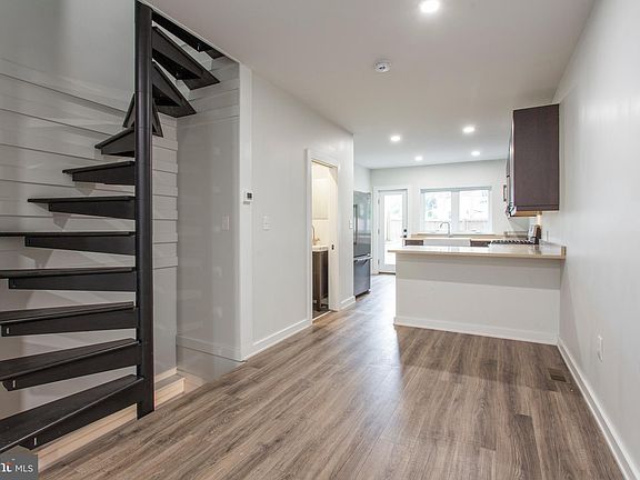 3rd image of 2084 E Susquehanna Ave