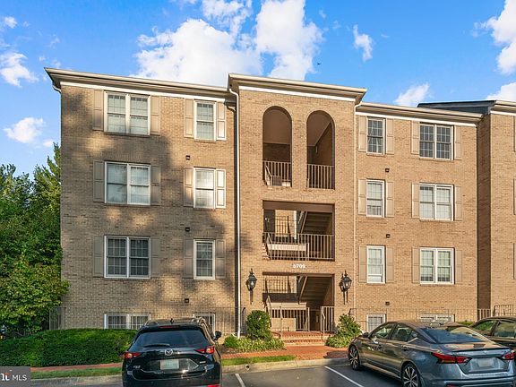3rd image of 5709 Brewer House Cir APT T2