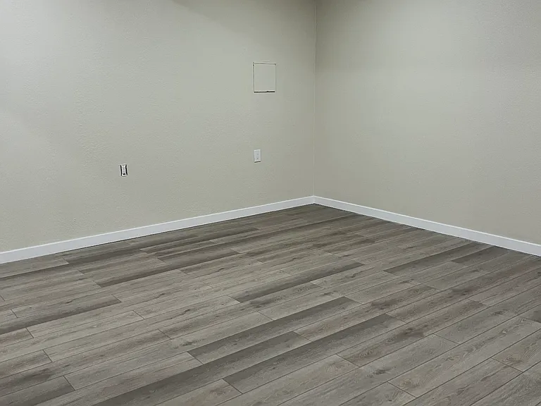 2534 K Ave #1/2 — Photo 2