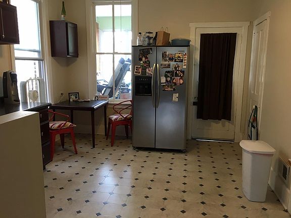 Eeat in kitchen