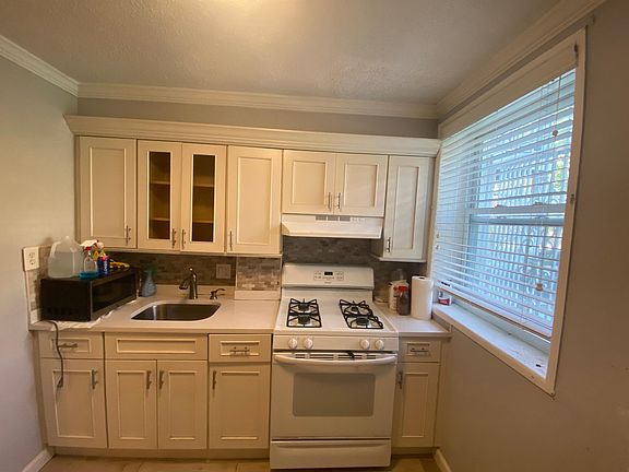 3rd image of 1211 E 54th St Floor 1