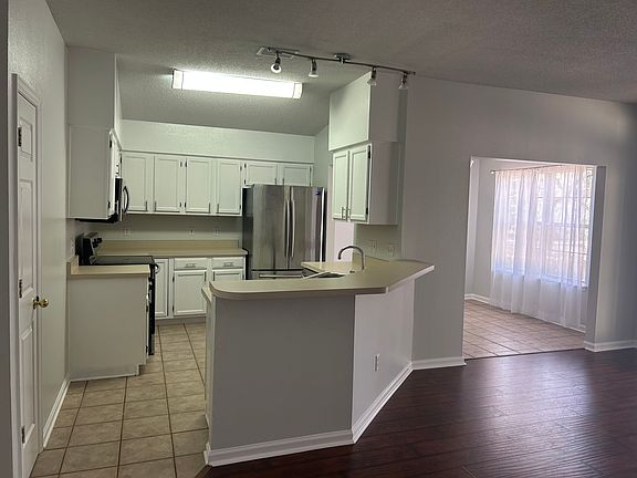 2nd image of 2830 Dumont Dr
