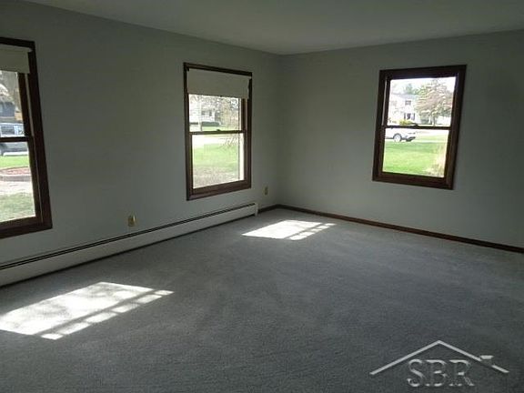 3rd image of 355 Winthrop Ln