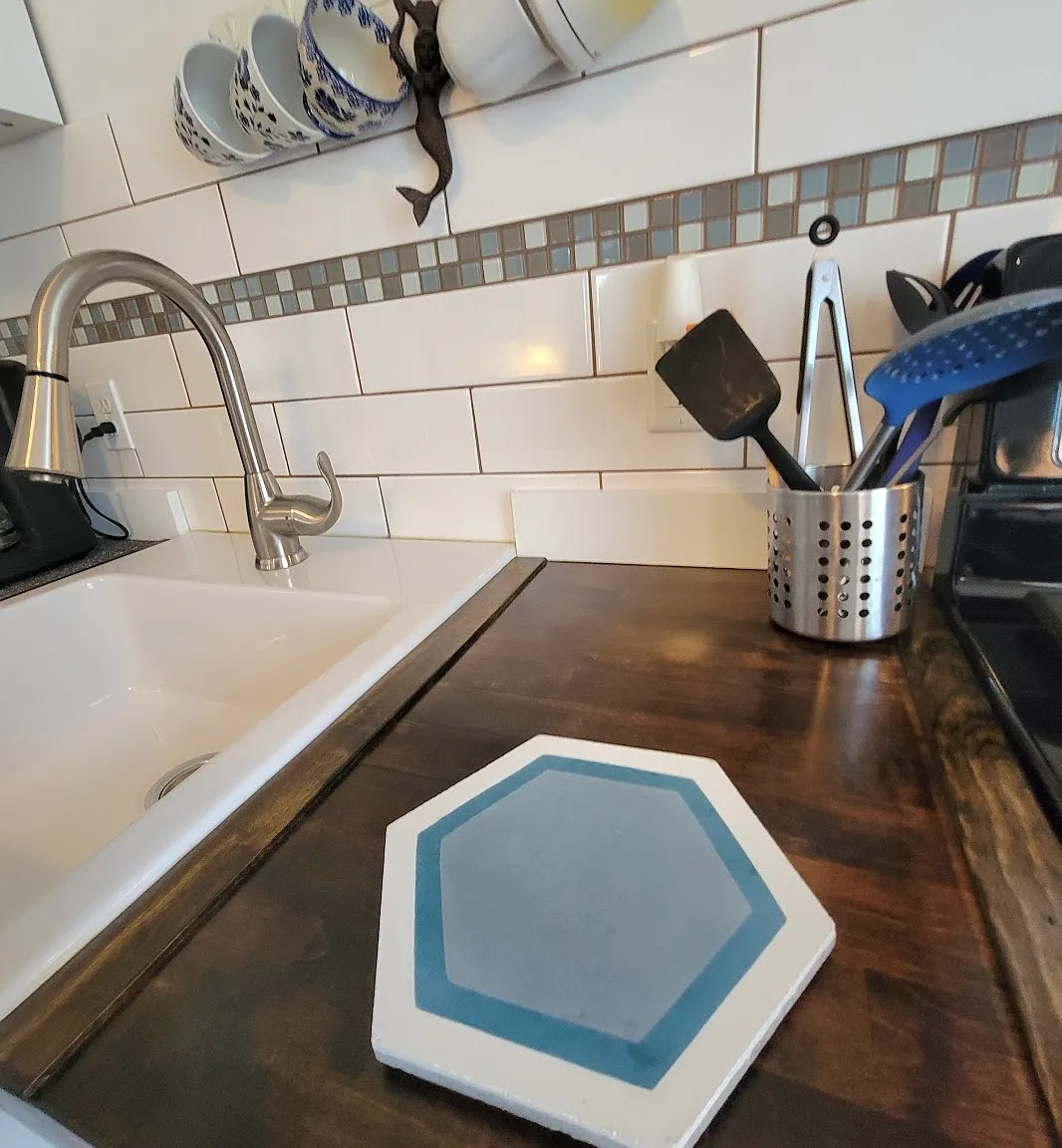 2 bed, 700 sqft, $2,100 — Photo 4