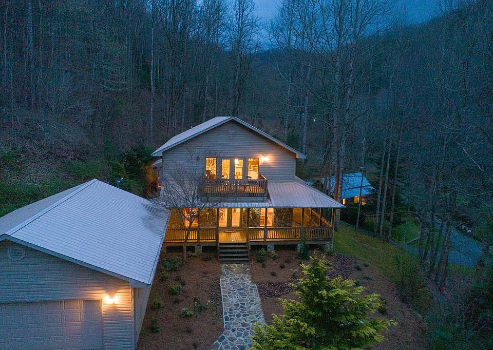 1st image of 34 Shallow Creek Dr