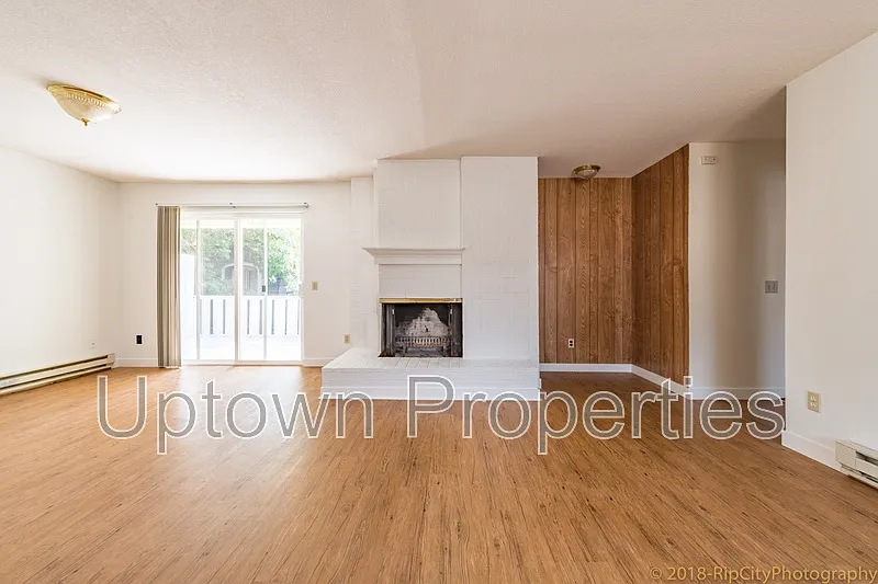 3 bed, 2.0 bath, 1300 sqft, $1,895 — Photo 4