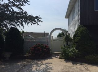 16 Harriet Rd, Bayport, NY 11705