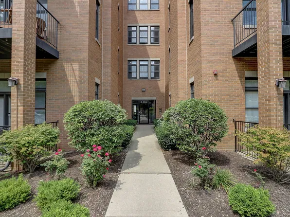 819 Foster St APT 3N, Evanston, IL 60201