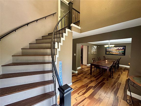 3rd image of 143 Dawn Cir