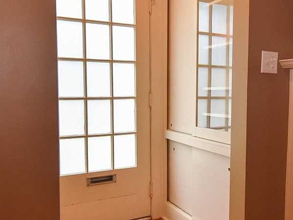 2nd image of 216 S Fairlawn Ave