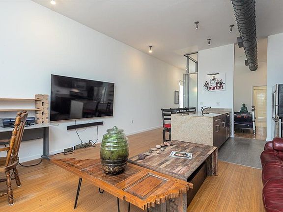 4th image of 2263 Young Ave E #212
