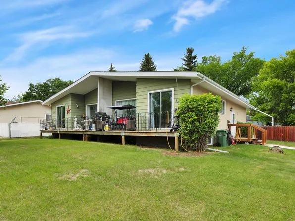 5102/5104 57th Ave, Leduc, AB T9E 5S3