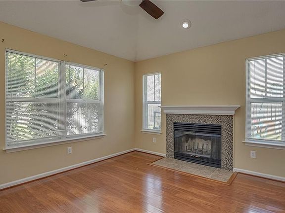 5th image of 1011 Plum Ct