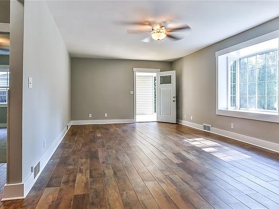 4th image of 297 W House Dr