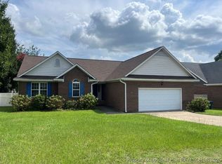 621 Connaly Dr, Hope Mills, NC 28348