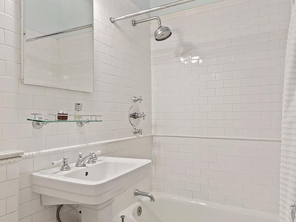 5th image of 406 W 46th St APT 4A