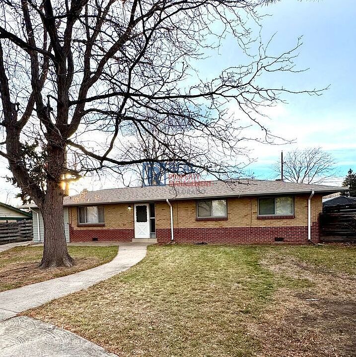 1st image of 865 Balsam St